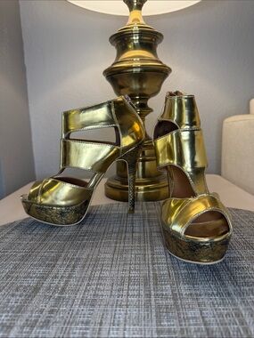 Shoe Dazzle Metallic Gold Cutout Platform Stiletto Sandals